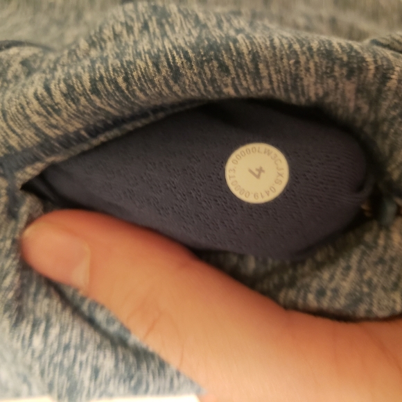 lulu🍋 cropped quarter zip jacket! - Picture 3 of 3